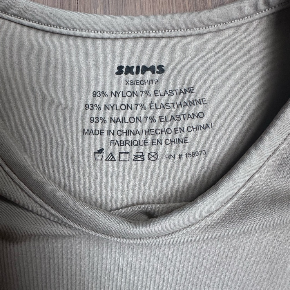 SKIMS Soft Smoothing Seamless Short-Sleeve T-Shirt SIZE XS - Picture 7 of 9